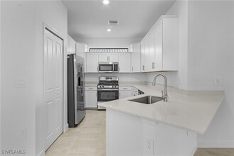 19528 Hinkley Dr in Estero, FL - Building Photo - Building Photo