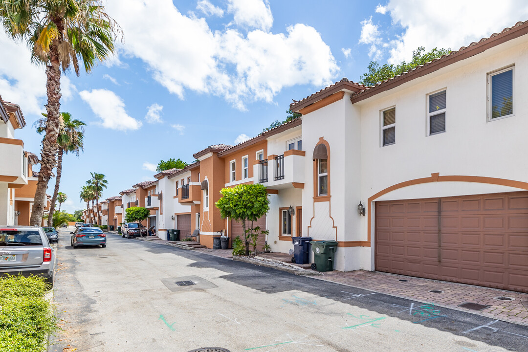 The Village at West Miami in West Miami, FL - Foto de edificio