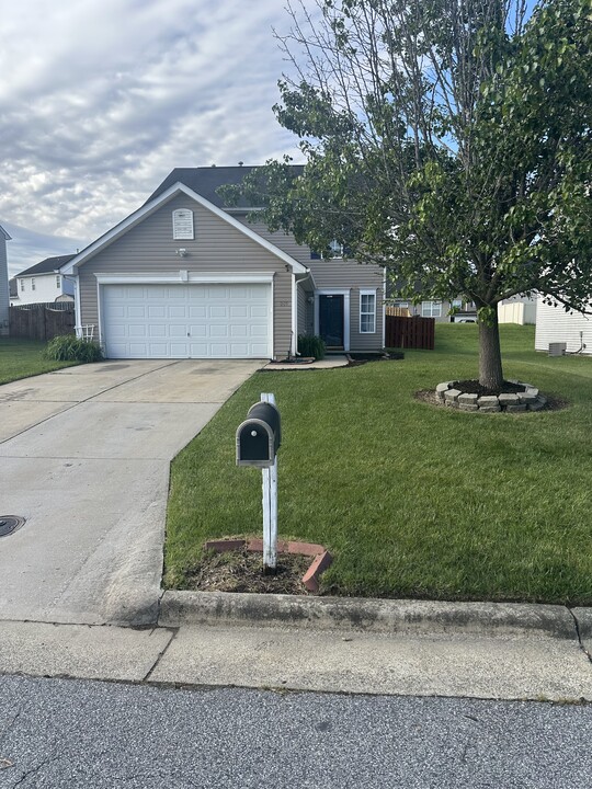 1009 Highstone Dr in Greensboro, NC - Building Photo