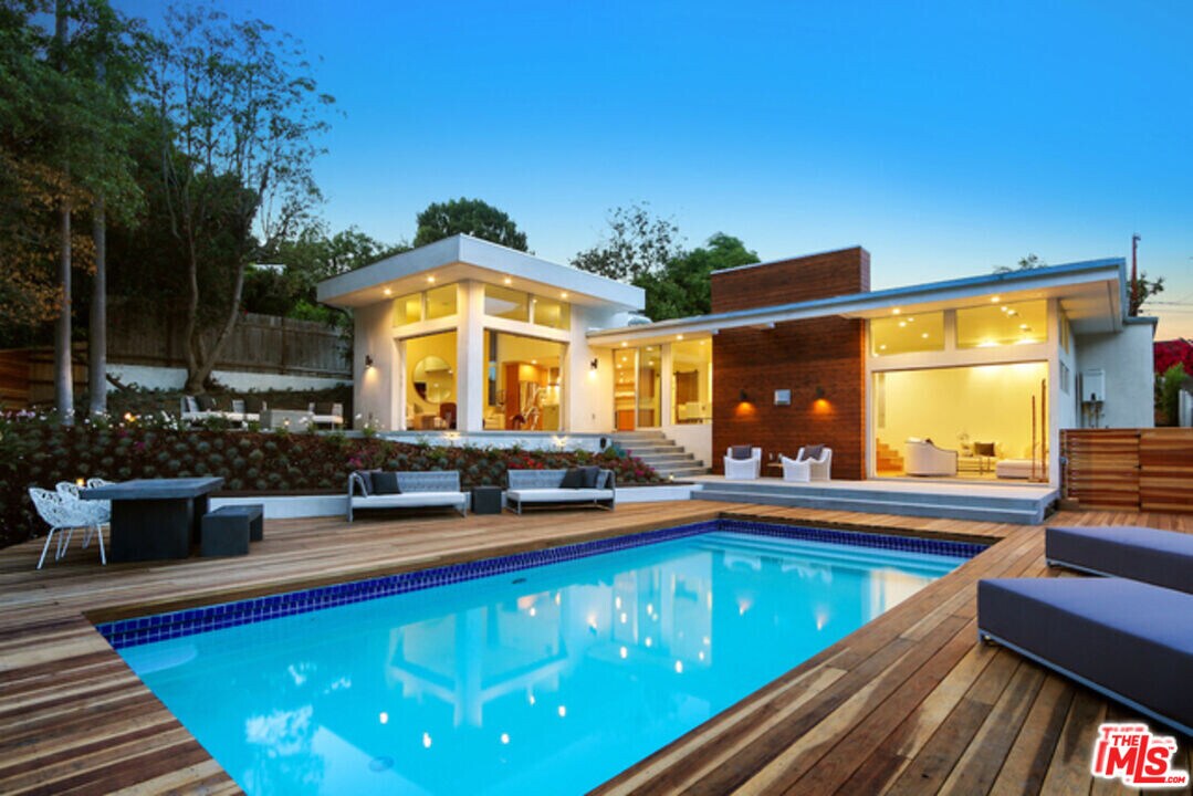 10486 Sandal Ln in Los Angeles, CA - Building Photo