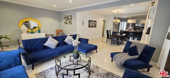 137 Rexford Dr in Beverly Hills, CA - Building Photo - Building Photo