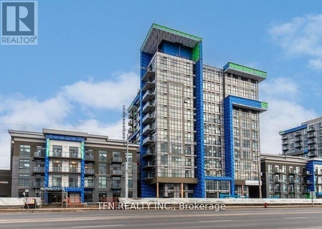 property at 470-470 Dundas St E