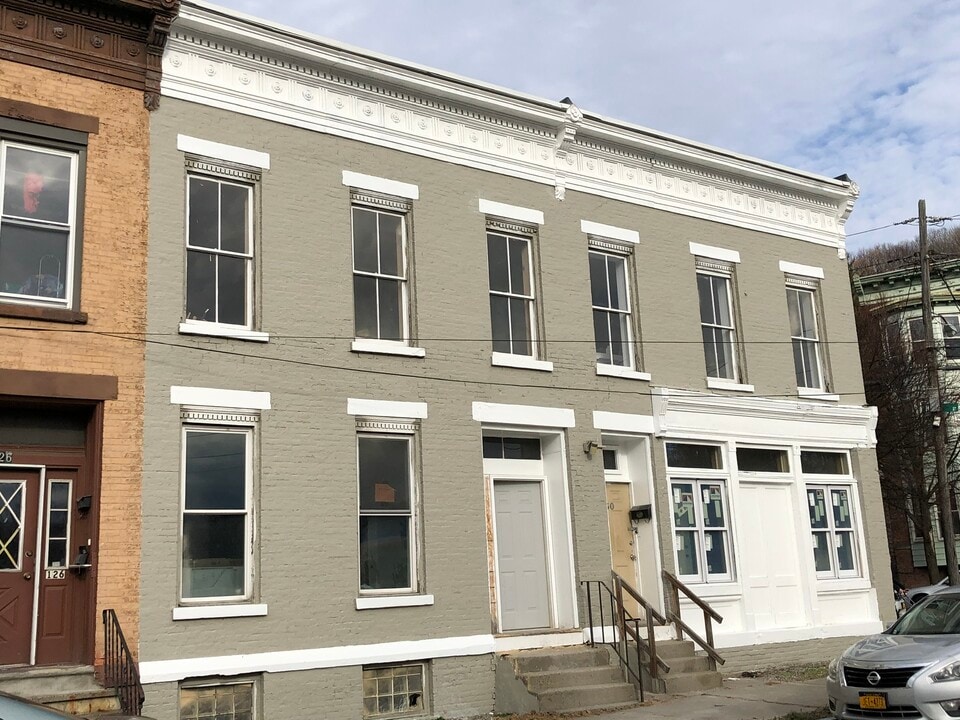 130 Adams St in Troy, NY - Building Photo