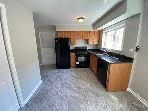 1822 Monroe St in Evanston, IL - Building Photo - Building Photo