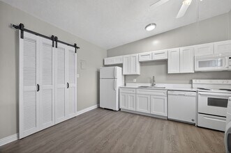 Cedar Court in Arvada, CO - Foto de edificio - Building Photo