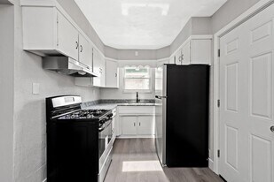 2512 Banker St in McKeesport, PA - Building Photo