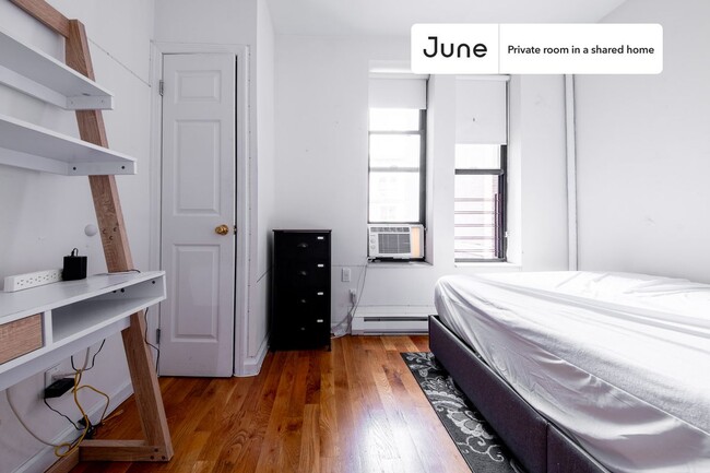 Room in Shared 2 bed/1 bath home in New York, NY - Building Photo - Building Photo