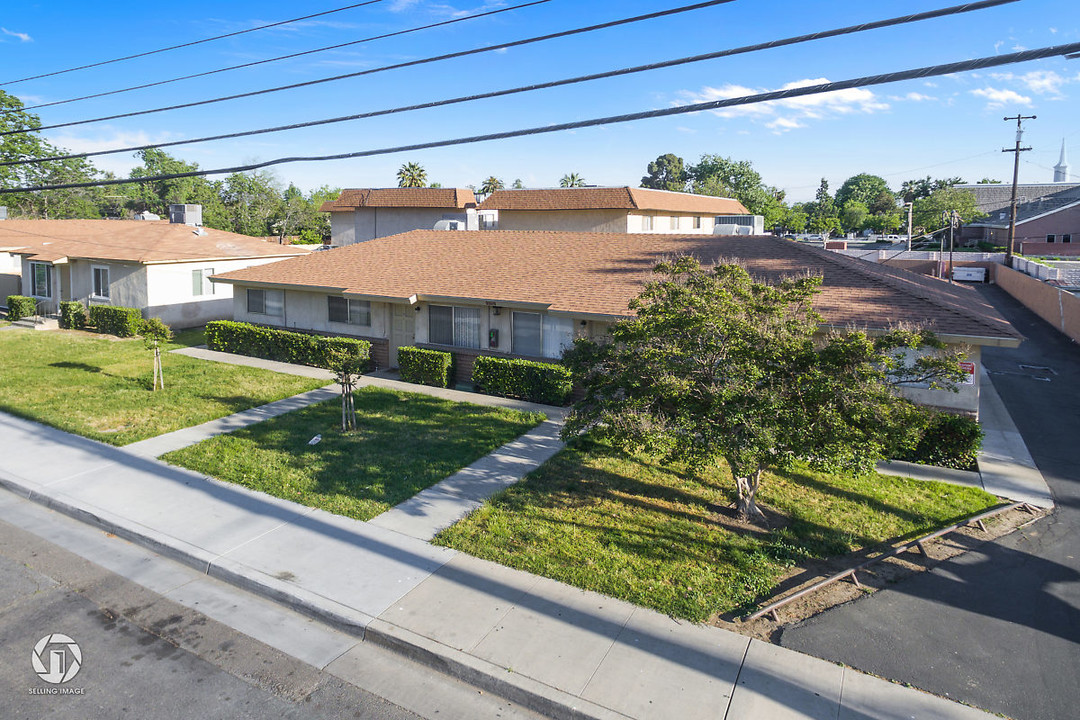 2305 Palm St in Bakersfield, CA - Building Photo