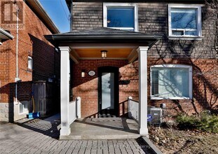 372 Roehampton Ave in Toronto, ON - Building Photo - Building Photo