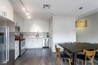 144 Elk Pl in New Orleans, LA - Building Photo - Building Photo