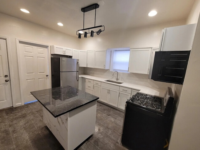 1413 N LeClaire Ave, Unit 1