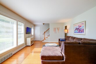 8006 Watterson Trail in Louisville, KY - Building Photo - Building Photo