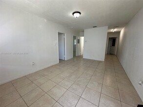 148 NW 14th Way in Dania Beach, FL - Building Photo - Building Photo