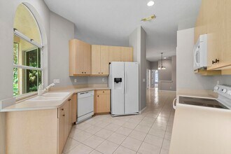 677 SW Andros Cir in Port St. Lucie, FL - Building Photo - Building Photo