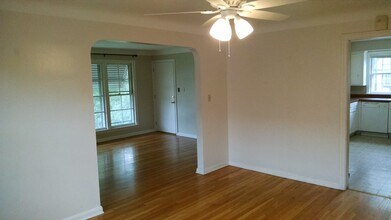 18725 Chagrin Blvd, Unit UP in Shaker Heights, OH - Foto de edificio - Building Photo