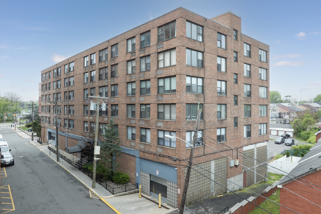 Wall Street Arms in North Bergen, NJ - Building Photo