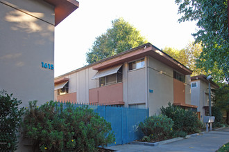 Lanai Apartments in Sacramento, CA - Building Photo - Building Photo