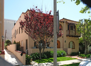 128 S OAKHURST Dr in Beverly Hills, CA - Building Photo - Building Photo