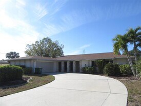 4429 Crews Ct in Port Charlotte, FL - Building Photo