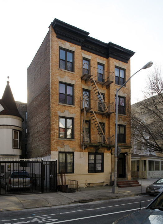 36 Marble Hill Ave in Bronx, NY - Foto de edificio