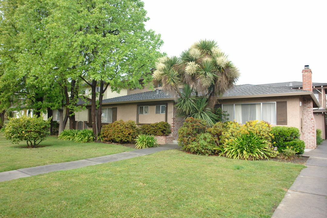 1359 Saratoga Ave in San Jose, CA - Building Photo