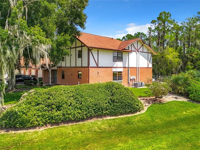 100 E Oak Terrace Dr in Leesburg, FL - Building Photo - Building Photo