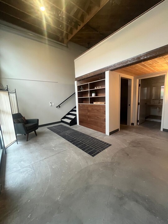 122 5th St in Springfield, OR - Building Photo