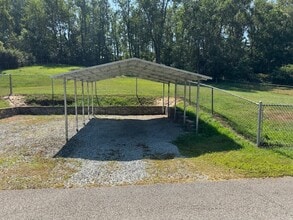 201 Luxor School Rd in Luxor, PA - Building Photo - Building Photo
