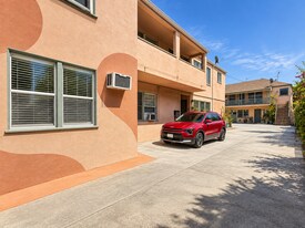 1822 Hillhurst Ave in Los Angeles, CA - Building Photo