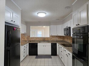 112 Lindenwood N in Hewitt, TX - Building Photo - Building Photo