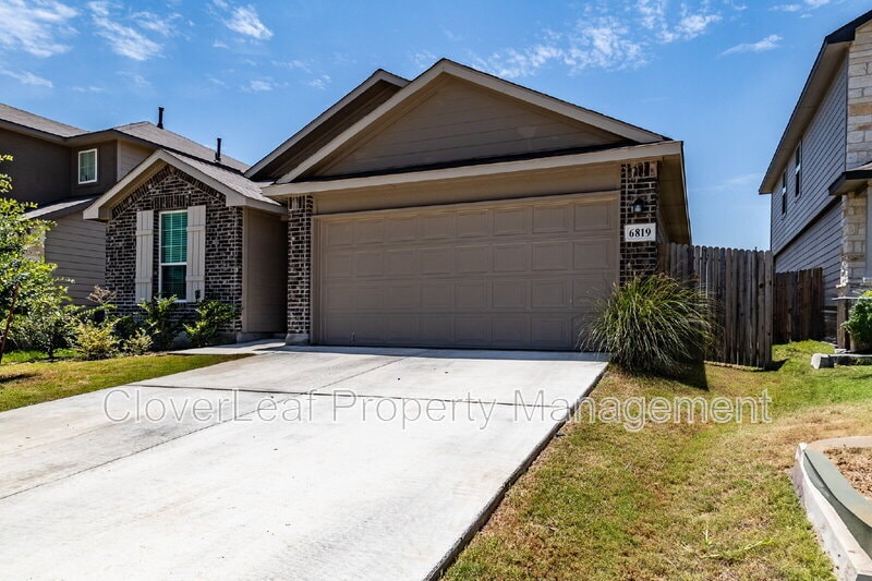 6819 Whisper Grv in San Antonio, TX - Building Photo