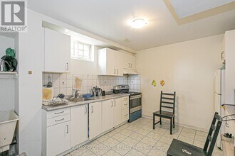 99 Fairglen Ave in Toronto, ON - Building Photo - Building Photo
