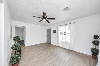 2210 Detering St in Houston, TX - Building Photo - Building Photo