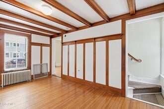 106 Lawrence St in Saratoga Springs, NY - Building Photo - Building Photo