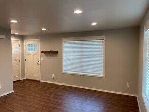 102 N Centennial St in Moxee, WA - Building Photo - Building Photo