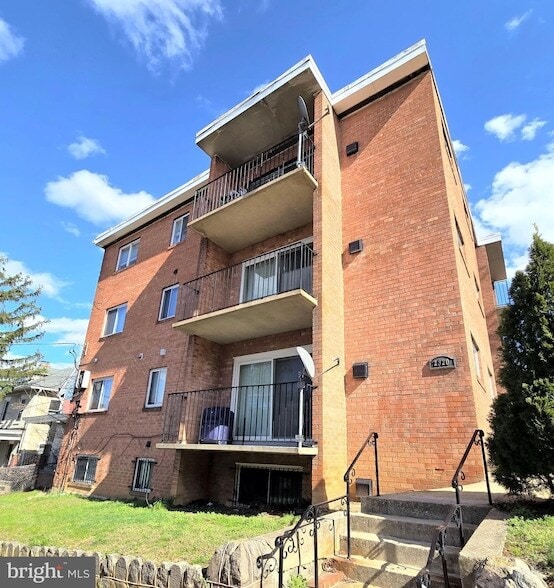 2320 Chester St SE, Unit 103 in Washington, DC - Building Photo