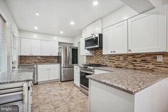 3826 Pickett Ct in Annandale, VA - Building Photo - Building Photo