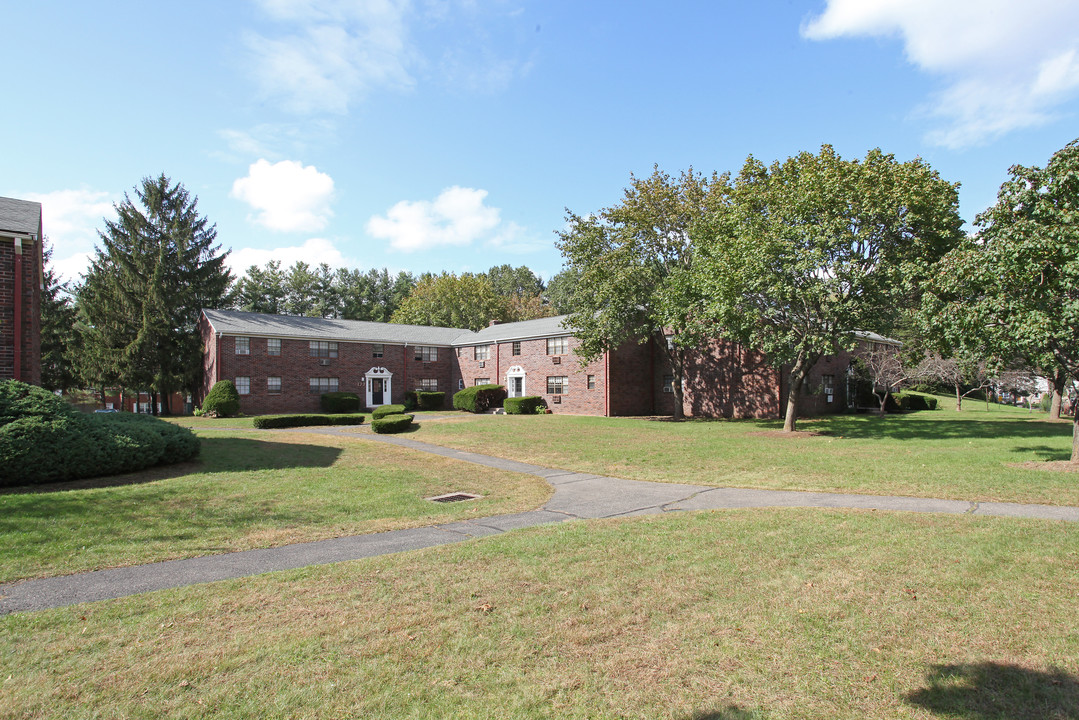 Huntington Commons in Manchester, CT - Foto de edificio