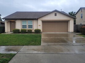 4217 W Rialto Ct in Visalia, CA - Building Photo