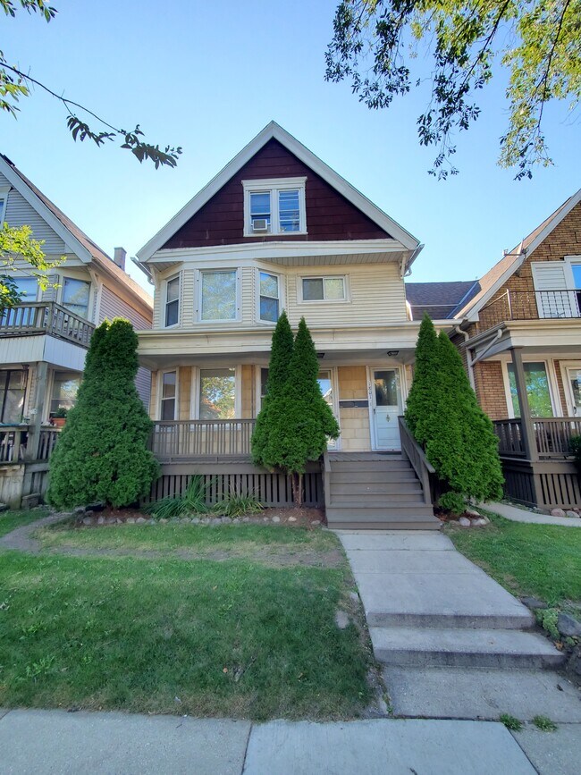 1803 S 60th St Rentals in West Allis, WI