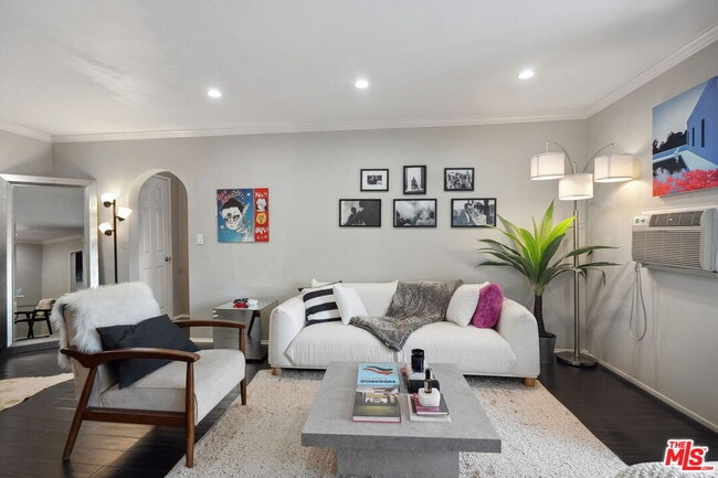 property at 625 Flores St