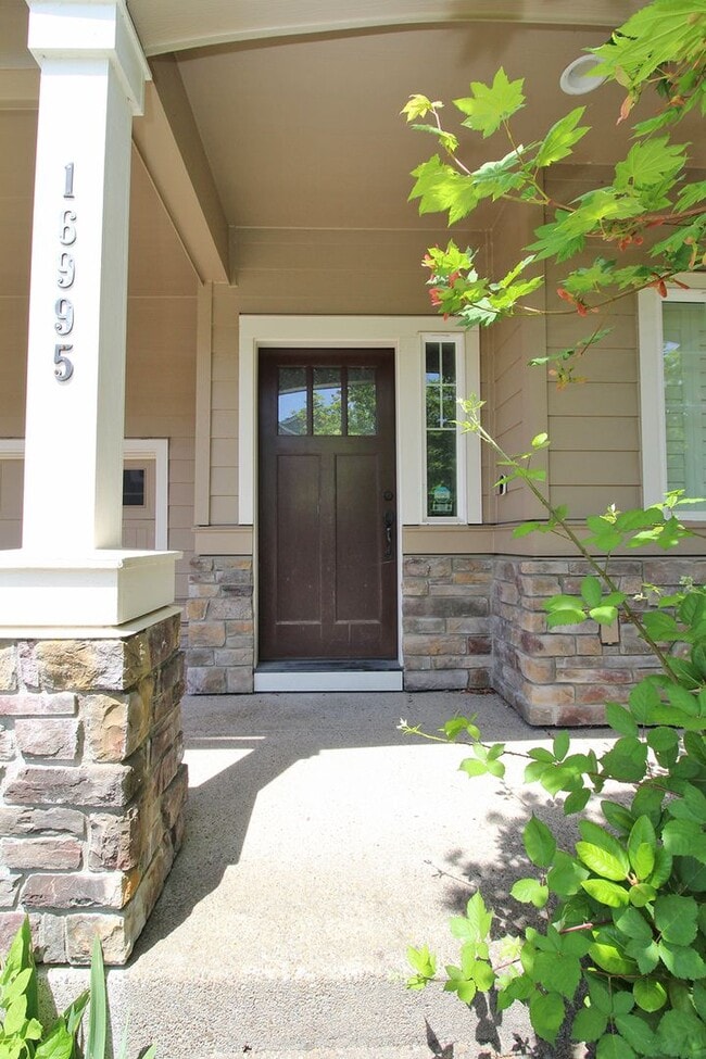 16995 NW Trillium St in Portland, OR - Building Photo - Building Photo