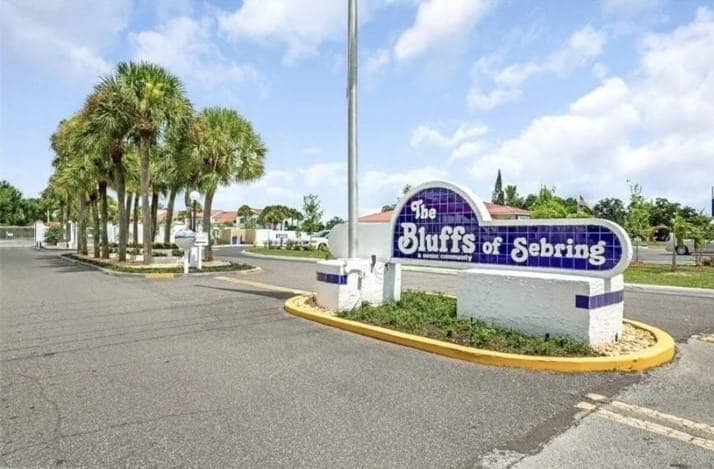 4801 Casablanca Cir in Sebring, FL - Building Photo