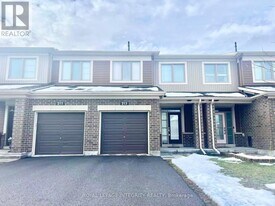 213 Bandelier Way in Ottawa, ON - Building Photo
