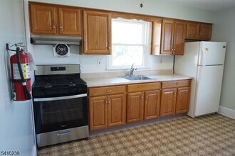 87 E Somerset St in Raritan, NJ - Building Photo - Building Photo