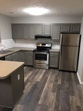 110 Falling Water Cir in Munroe Falls, OH - Building Photo - Building Photo