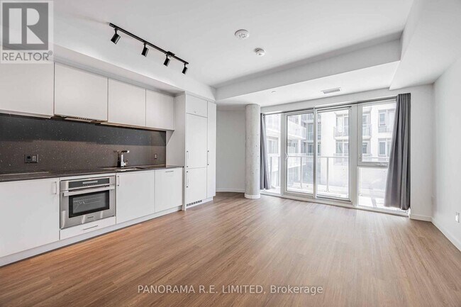 property at 689-689 The Queensway