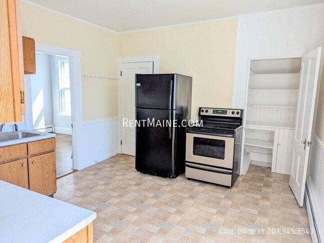 22 E Summer St in Bangor, ME - Building Photo - Building Photo