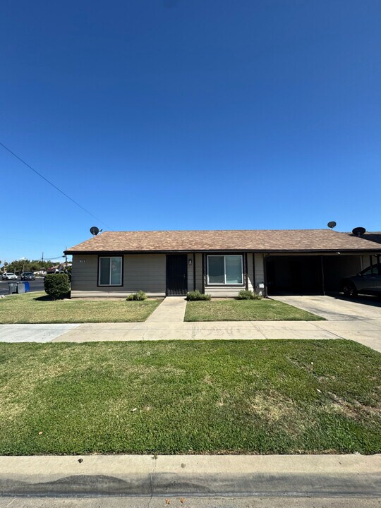 1316-1316 13th St in Reedley, CA - Building Photo