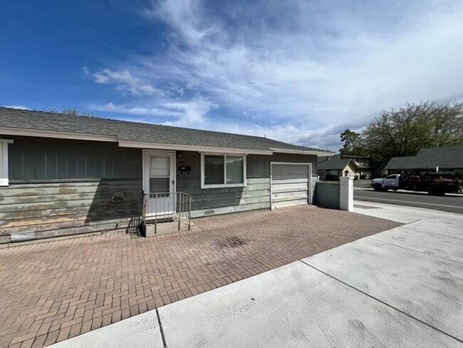 1750 York Wy in Sparks, NV - Building Photo - Building Photo